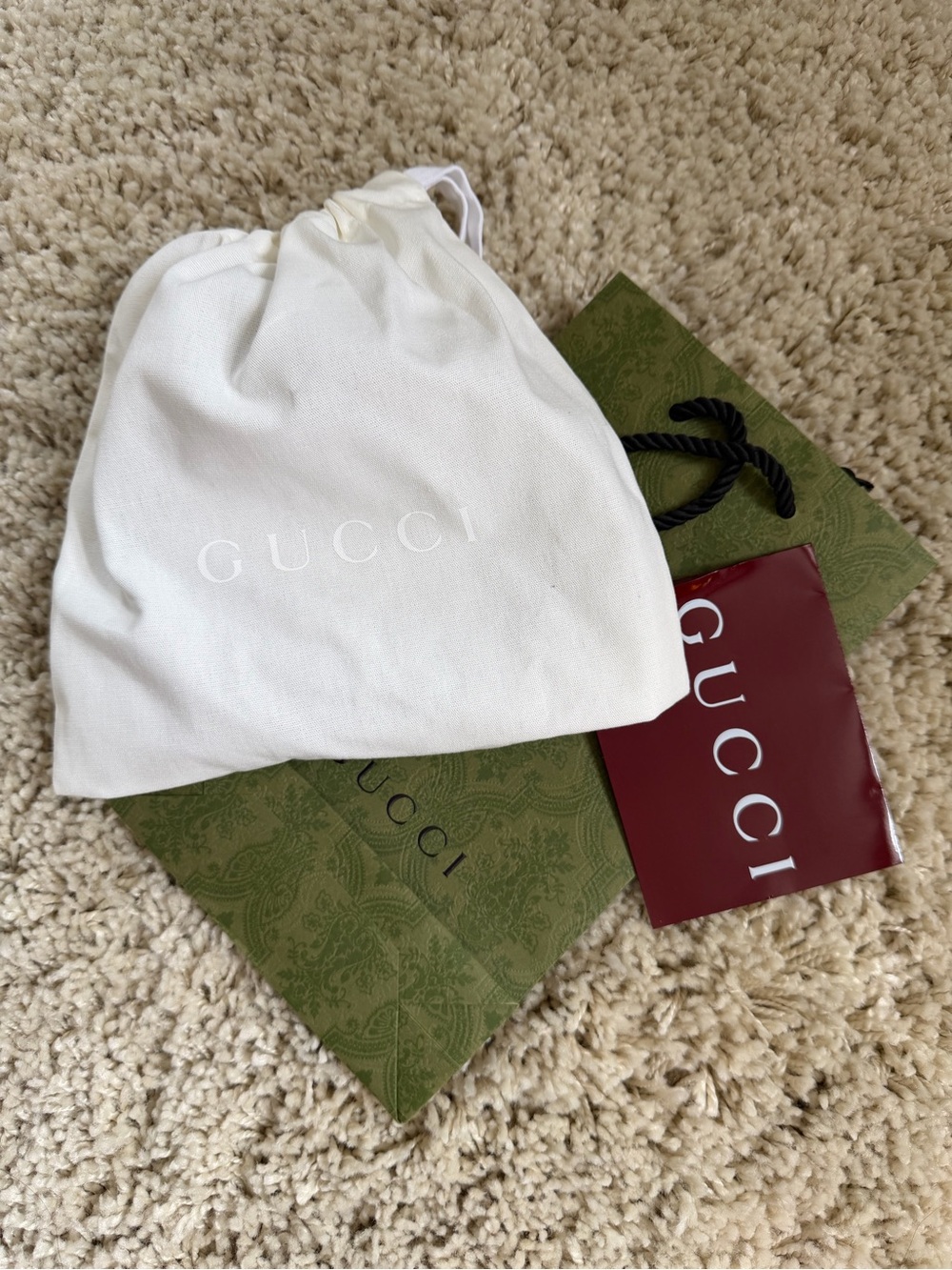 Gucci White Drawstring Dust Bag with Green and Burgundy Packaging